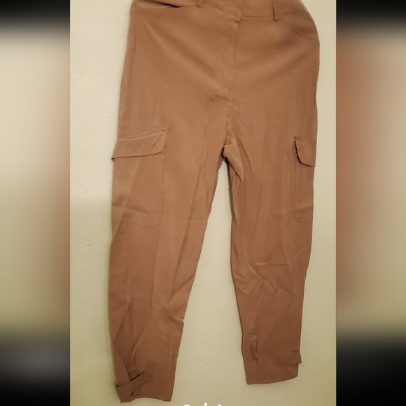 Max Studio soft Cargo Women's pants Khaki color. NWT. 3 For 24 - Picture 3 of 5